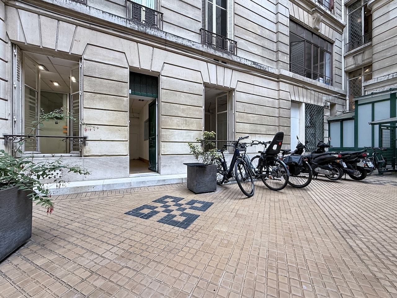 Rue La Boétie, Paris à louer Photo de l’immeuble– Image 1 sur 2