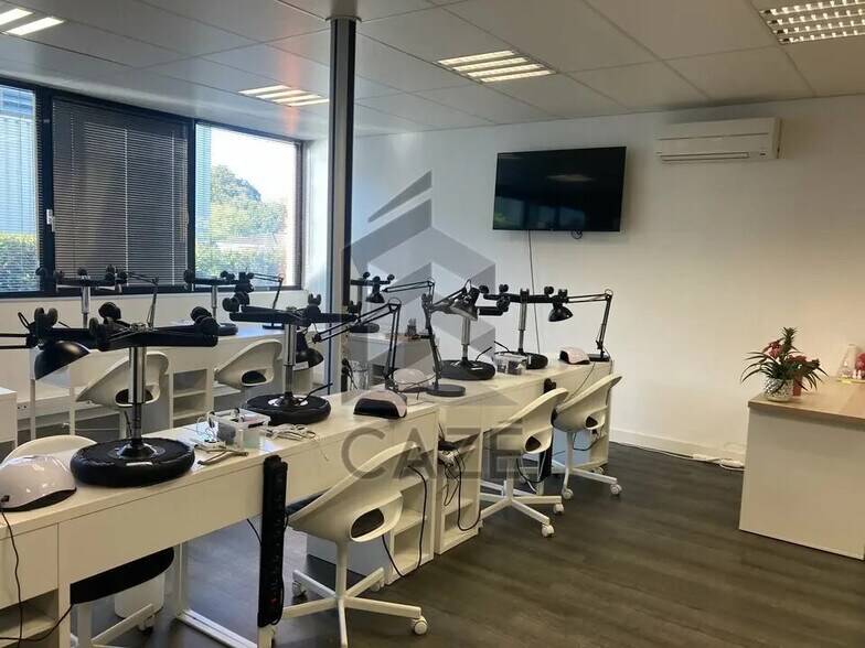 Bureau dans Floirac à louer - Photo de l’immeuble – Image 2 sur 8