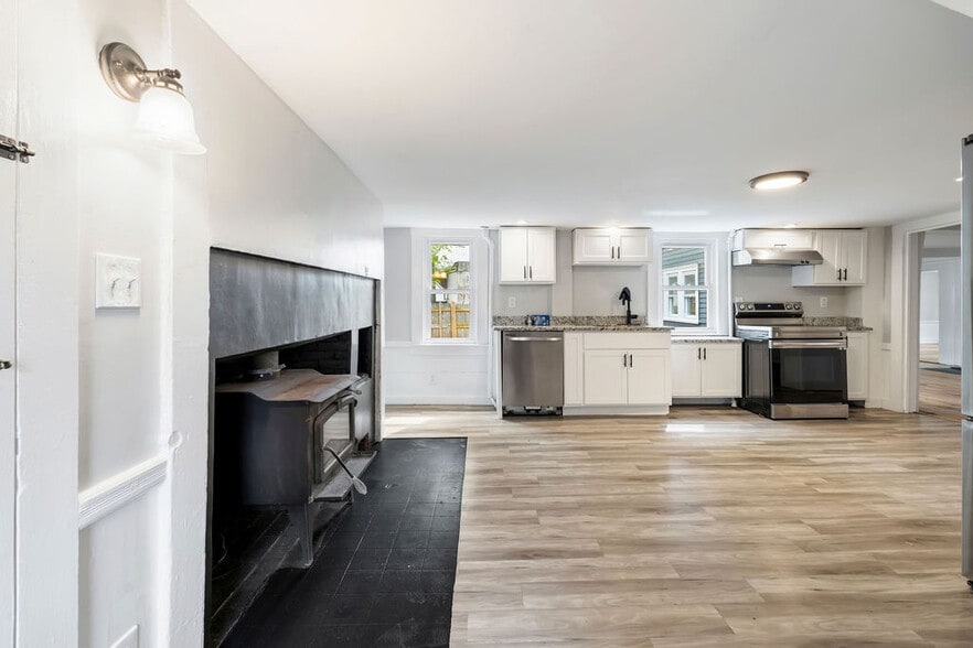 3 Portsmouth Ave, Exeter, NH à vendre - Photo intérieure – Image 2 sur 38