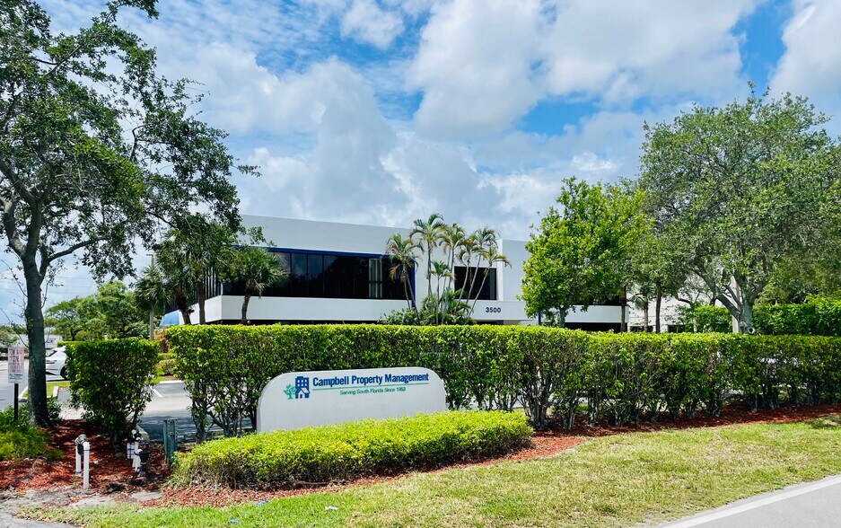 3500 Gateway Dr, Pompano Beach, FL à louer - Photo de l’immeuble – Image 1 sur 4