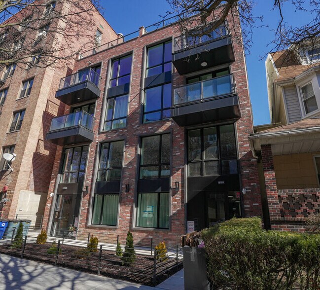 731 E 32nd St, Brooklyn, NY à vendre - Photo de l’immeuble – Image 2 sur 2