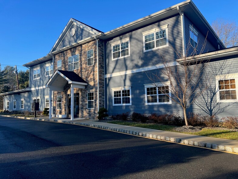 186 County Road 520 W, Marlboro, NJ à louer - Photo de l’immeuble – Image 1 sur 11