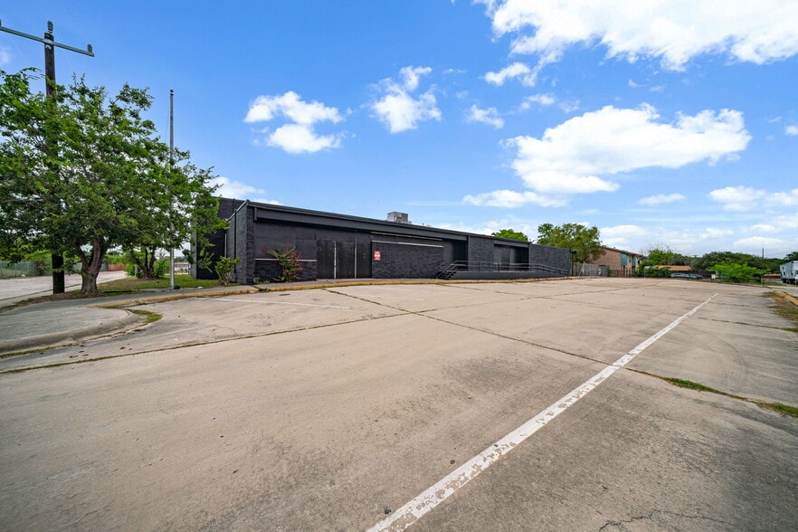 7503 Harlow Dr, San Antonio, TX à louer - Photo de l’immeuble – Image 3 sur 28