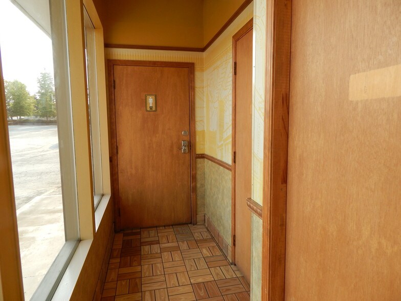4872 Grange Rd, Roseburg, OR à vendre - Photo intérieure – Image 3 sur 14