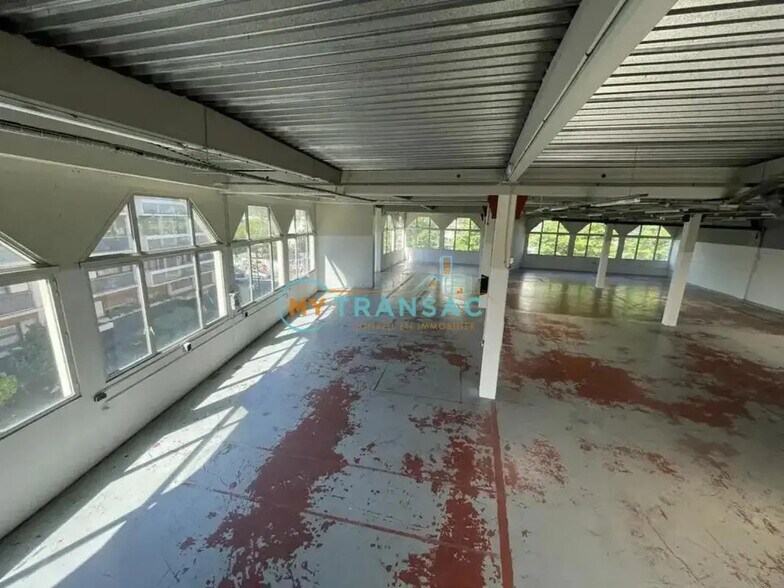 Local d’activités dans Aubervilliers à louer - Photo de l’immeuble – Image 2 sur 12