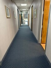 31 Merrick Ave, Merrick, NY à louer Photo intérieure– Image 2 sur 12