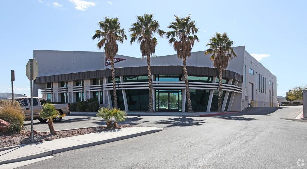 4675 Vandenberg Dr, North Las Vegas, NV à vendre - Photo principale – Image 1 sur 3