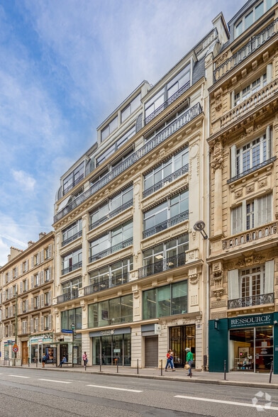 64 Rue La Boétie, Paris à louer - Photo de l’immeuble – Image 2 sur 4