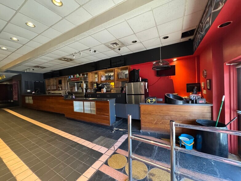 6738-6746 N Sheridan Rd, Chicago, IL à louer - Hall d’entrée – Image 3 sur 5