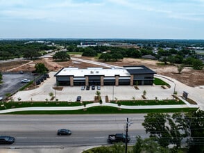 1313 Williams Dr, Georgetown, TX à louer Photo de l’immeuble– Image 2 sur 18