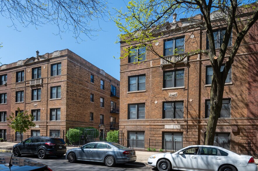 920 W Oakdale Ave, Chicago, IL à vendre - Photo de l’immeuble – Image 2 sur 26