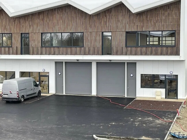 Plus de détails pour 83 Rue Maurice Berteaux, Montmagny - Industriel/Logistique à vendre