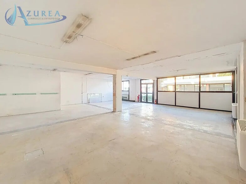 Local commercial dans Saint-Laurent-du-Var à louer - Photo intérieure – Image 2 sur 6