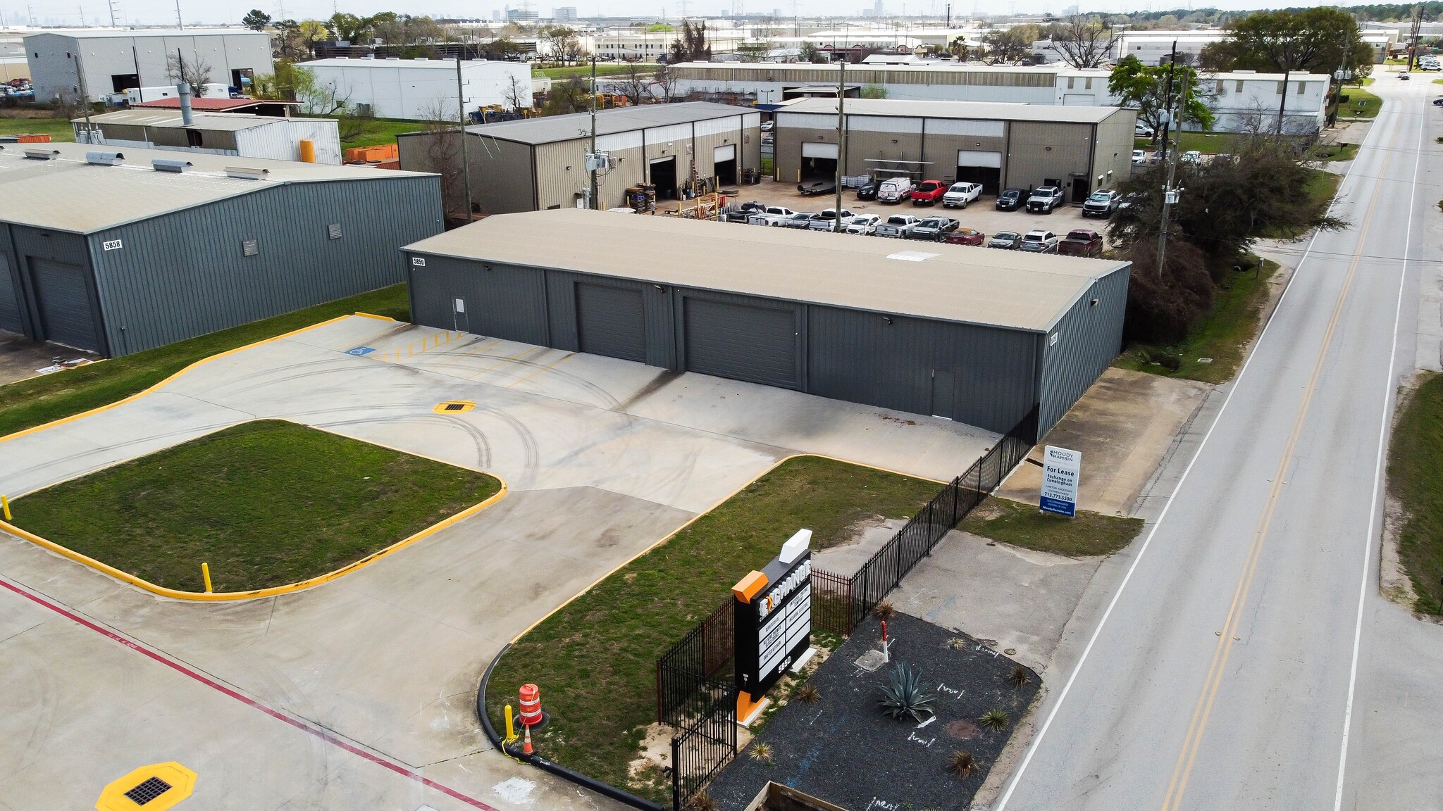 5850 Cunningham Rd, Houston, TX à louer Aérien– Image 1 sur 11