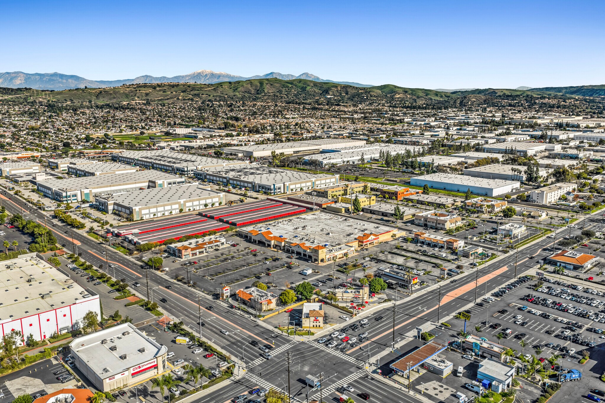 Imperial Plaza - Fullerton portefeuille de 3 biens à vendre sur LoopNet.fr Photo principale– Image 1 sur 9