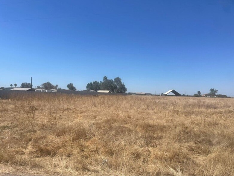 Ave 118, Pixley, CA à vendre - Photo de l’immeuble – Image 2 sur 3