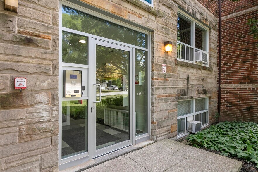 56 S Forster Park Dr, Oakville, ON à vendre - Photo de l’immeuble – Image 3 sur 3