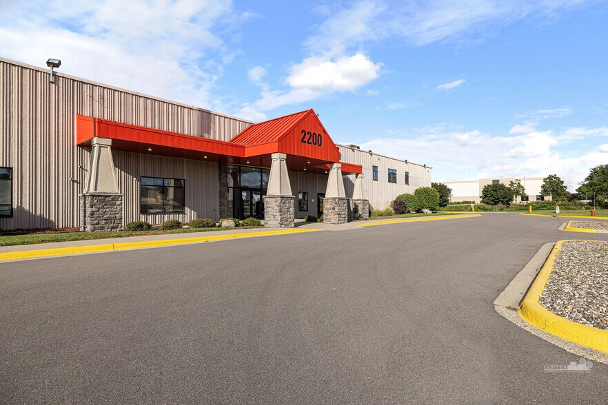 2200 W Highway 13 W, Burnsville, MN à louer - Photo de l’immeuble – Image 1 sur 30
