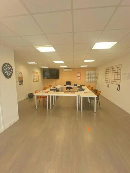Local d’activités dans Ergué-Gabéric à louer - Photo de l’immeuble – Image 2 sur 6
