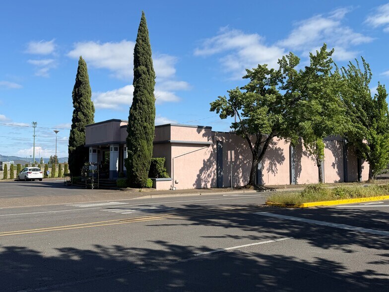 505 S A St, Springfield, OR à vendre - Photo de l’immeuble – Image 3 sur 5