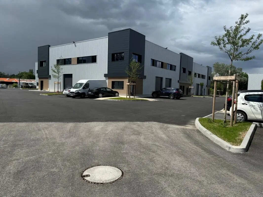 Local d'activités dans La Tour-de-Salvagny à vendre Photo de l’immeuble– Image 1 sur 8