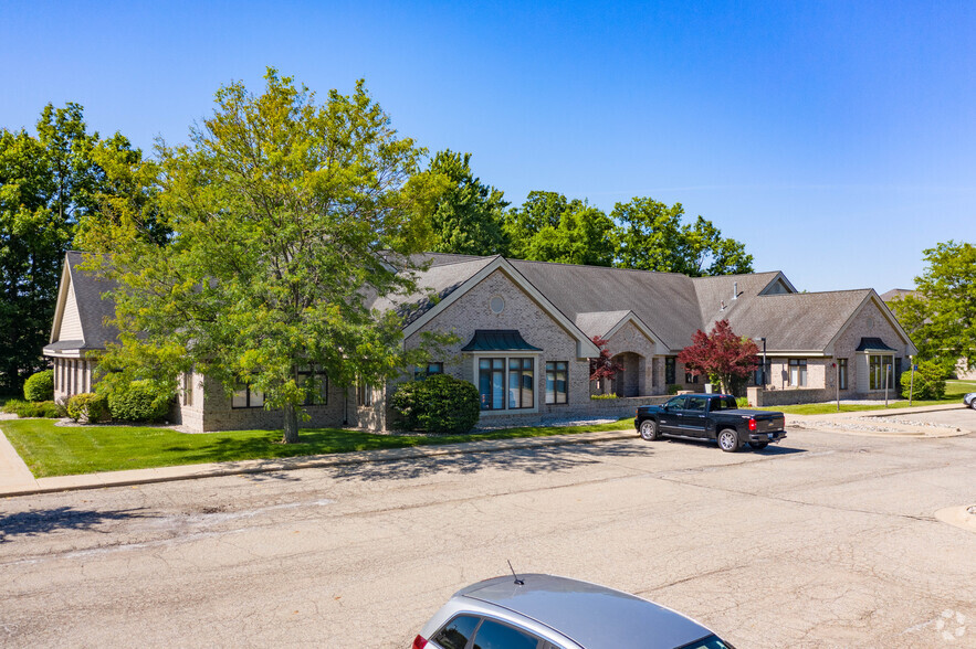 6639 Centurion Dr, Lansing, MI à louer - Photo de l’immeuble – Image 2 sur 5