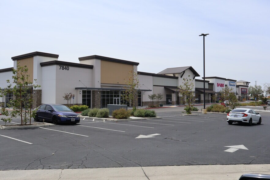 7920-7990 Limonite Ave, Jurupa Valley, CA à louer - Photo de l’immeuble – Image 1 sur 6