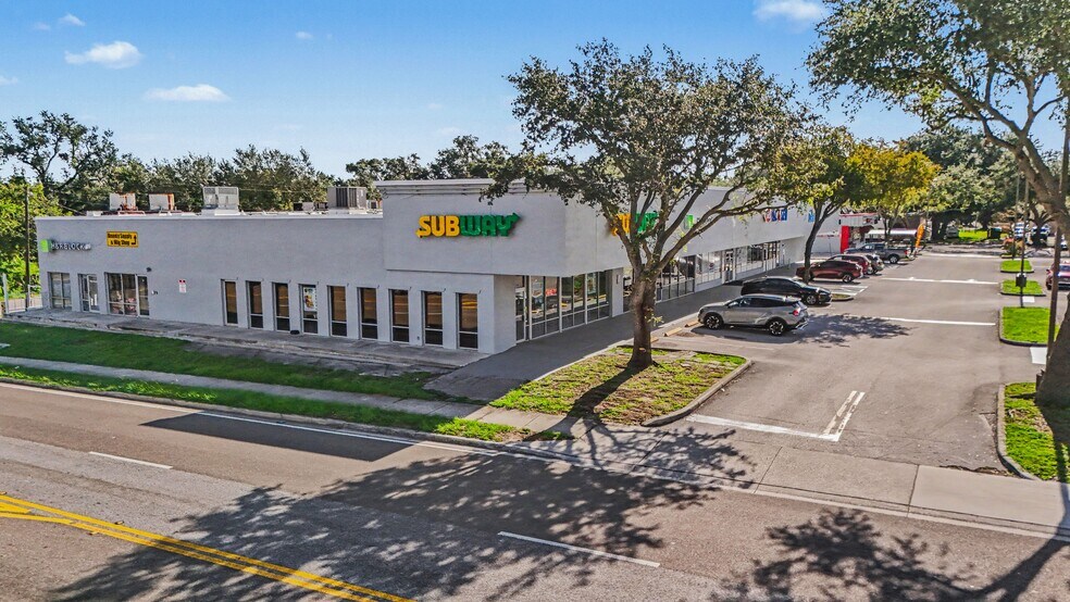 108-120 E Brandon Blvd, Brandon, FL à louer - Photo de l’immeuble – Image 2 sur 12