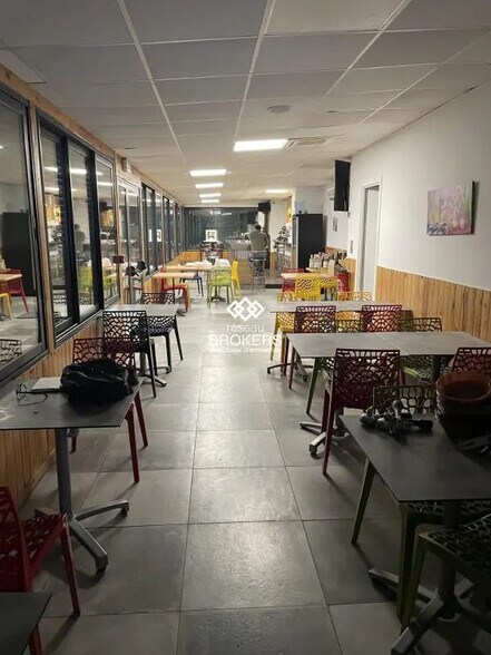 Local commercial dans Châteauneuf-les-Martigues à vendre - Photo de l’immeuble – Image 2 sur 5