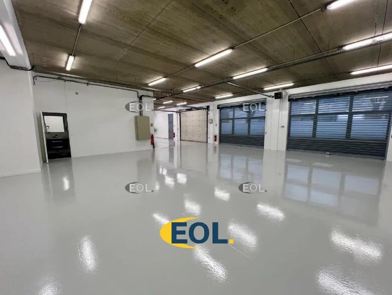 Local d’activités dans Roissy-en-France à louer - Photo de l’immeuble – Image 1 sur 4