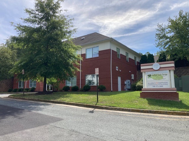 12 PGA Dr, Stafford, VA à louer - Photo de l’immeuble – Image 1 sur 3