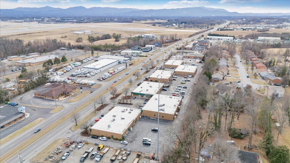 5306 Peters Creek Rd, Roanoke, VA à vendre - Photo de l’immeuble – Image 2 sur 28