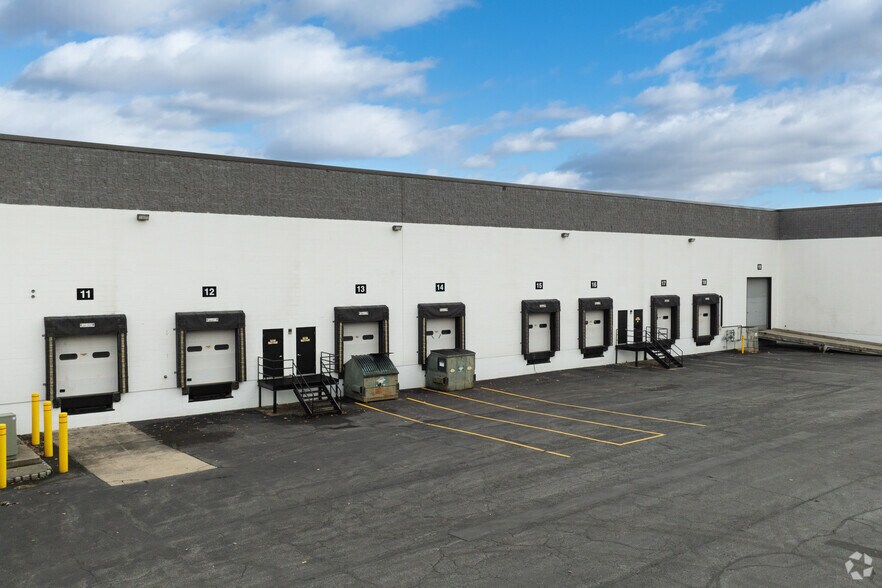 45 Turner Dr, Middletown, NY à louer - Photo de l’immeuble – Image 3 sur 17