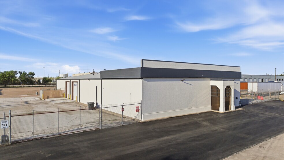 2820 Oakland Ave, Garland, TX à louer - Photo de l’immeuble – Image 3 sur 15