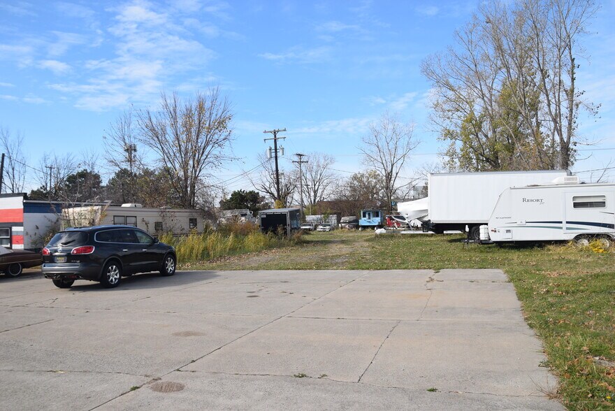 34091 Groesbeck Hwy, Clinton Township, MI à vendre - Photo de l’immeuble – Image 3 sur 7