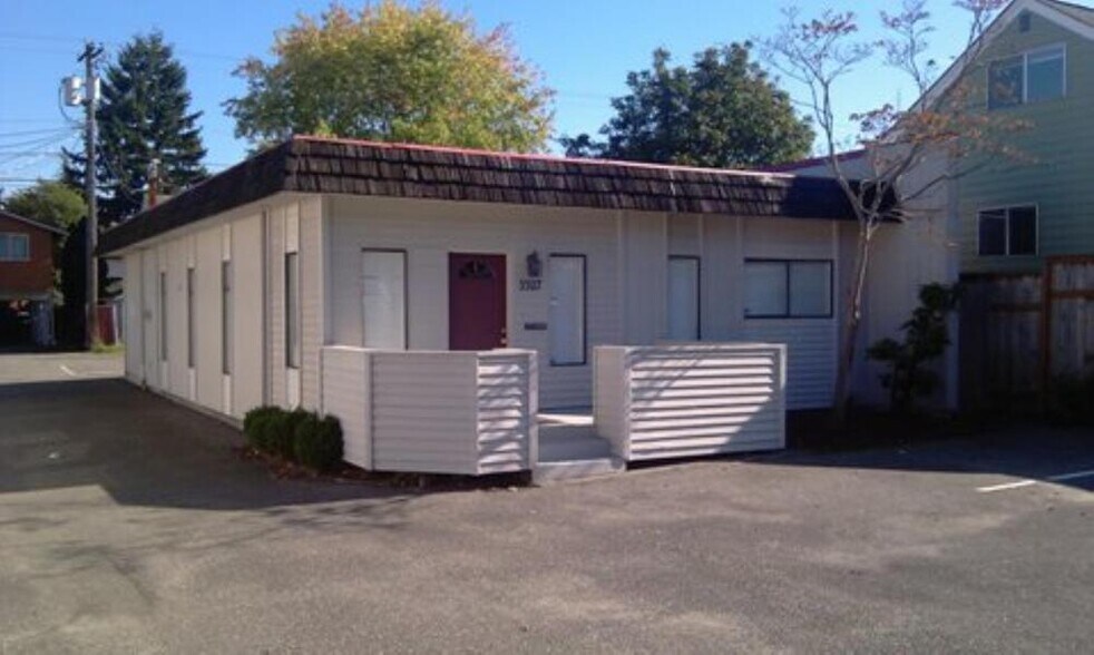 3307 Rucker Ave, Everett, WA à louer - Photo de l’immeuble – Image 2 sur 2