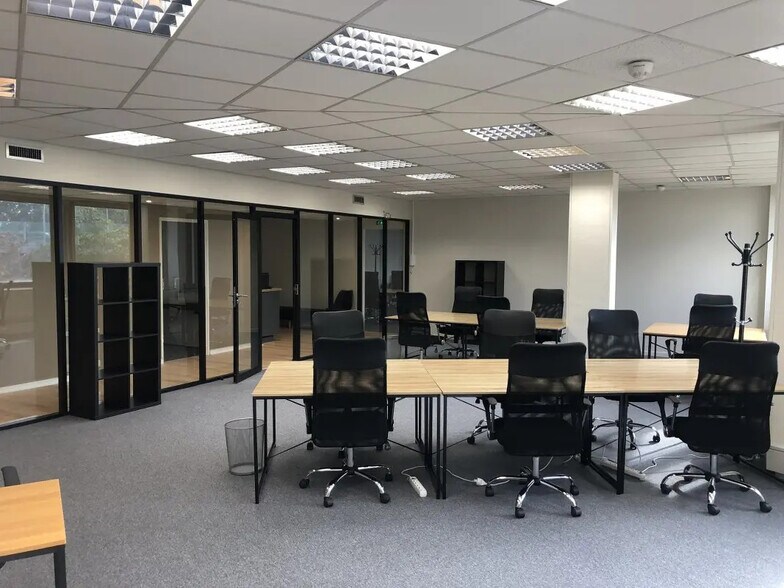 Bureau dans Saint-Cloud à louer - Photo de l’immeuble – Image 2 sur 6