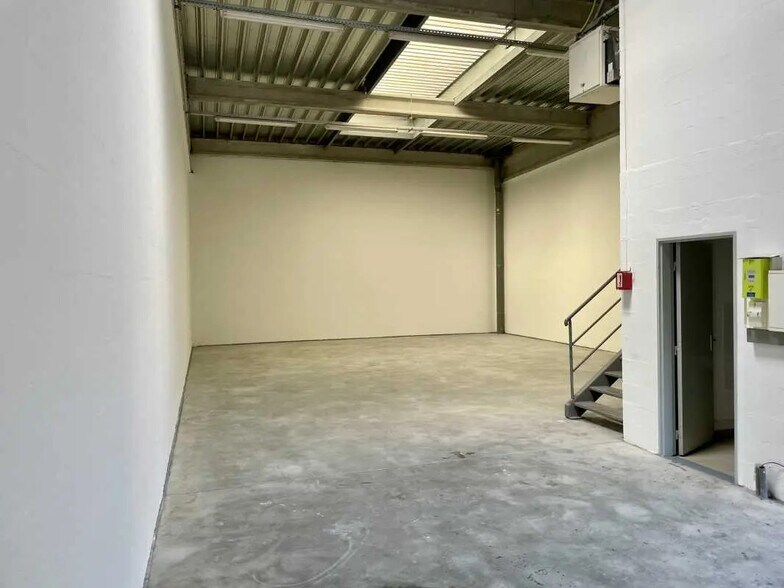 Local d’activités dans Chambly à louer - Photo intérieure – Image 1 sur 6