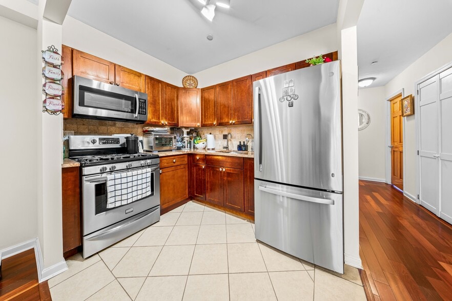 3530 10th St, Astoria, NY à vendre - Photo de l’immeuble – Image 3 sur 9