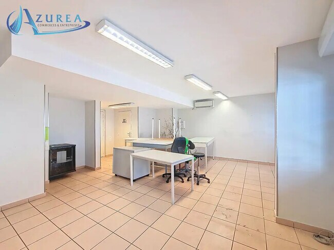 Plus de détails pour Local commercial à louer