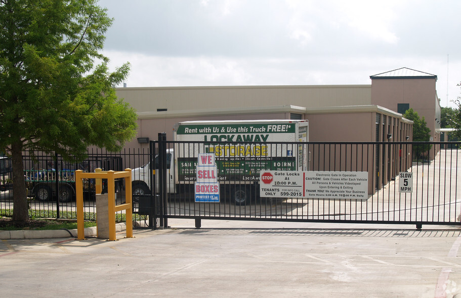 17402 O'Connor Rd, San Antonio, TX à louer - Photo de l’immeuble – Image 3 sur 3