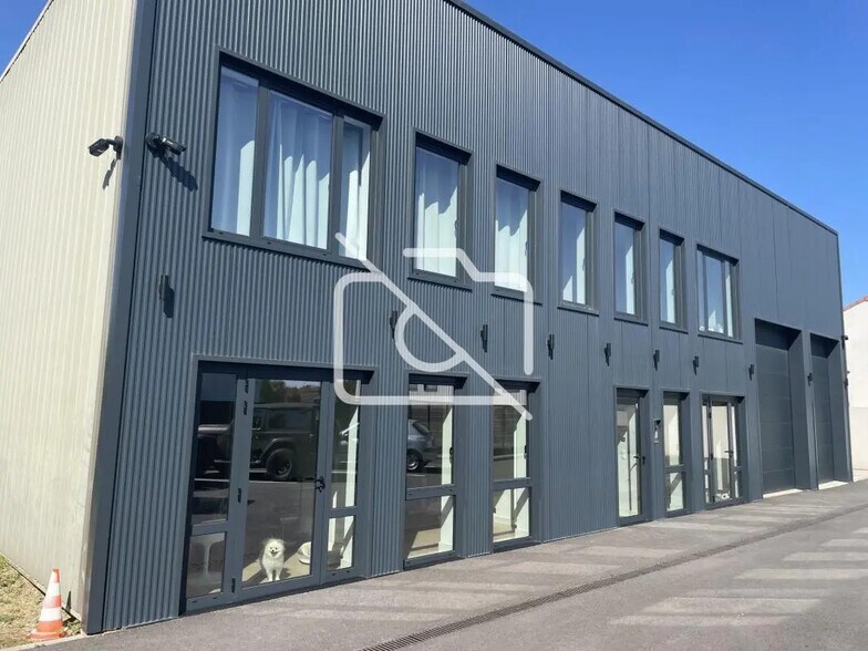 Local d’activités dans Arpajon à louer - Photo de l’immeuble – Image 1 sur 6