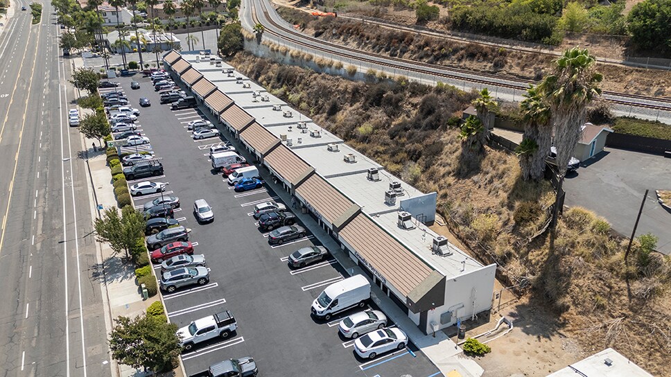 1275 S Santa Fe Ave, Vista, CA à vendre - Photo de l’immeuble – Image 2 sur 6