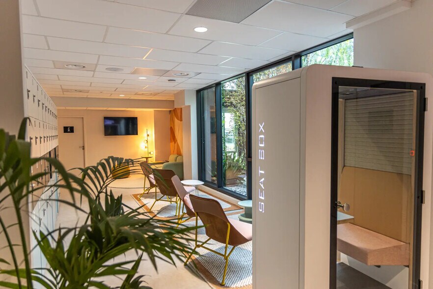 Bureau dans Mauguio à louer - Photo de l’immeuble – Image 3 sur 12
