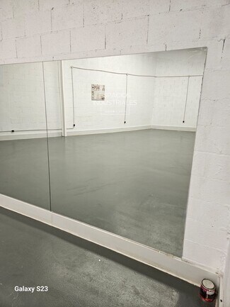 Plus de détails pour Industriel/Logistique à louer