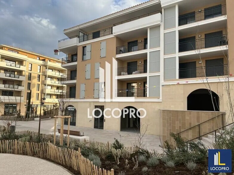 Local commercial dans Aix-en-Provence à louer - Photo de l’immeuble – Image 3 sur 9