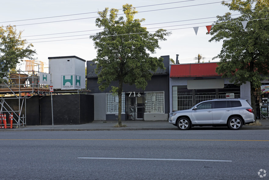 716 E Hastings St, Vancouver, BC à louer - Photo de l’immeuble – Image 2 sur 4