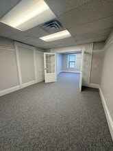 47-61 Langley Rd, Newton, MA à louer Photo intérieure– Image 1 sur 3