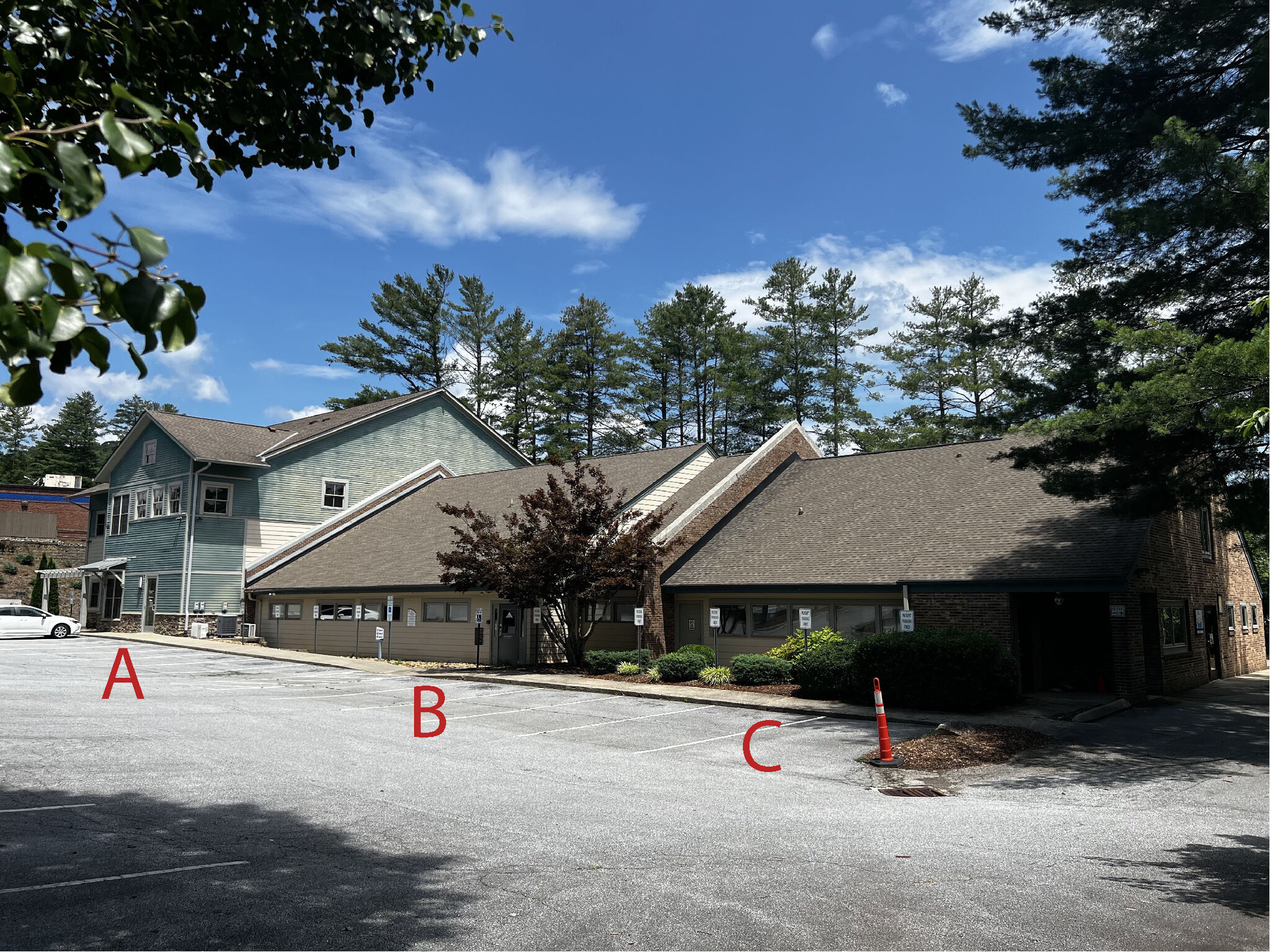 89 Hospital Dr, Brevard, NC à louer Photo de l’immeuble– Image 1 sur 12