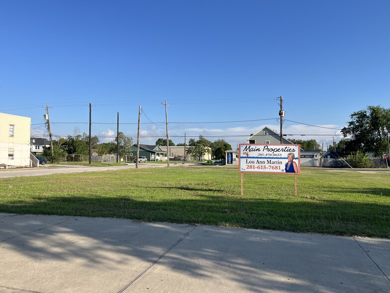 114 W Main St, La Porte, TX à vendre - Photo de l’immeuble – Image 3 sur 7